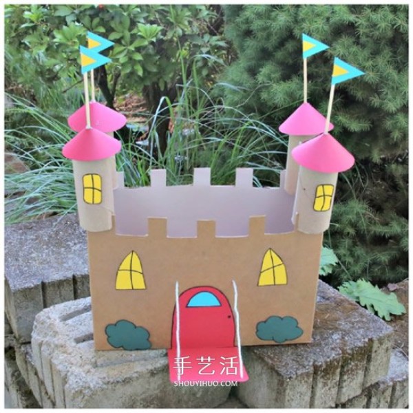 How to make a homemade small castle with illustrations of using cardboard boxes to make a castle