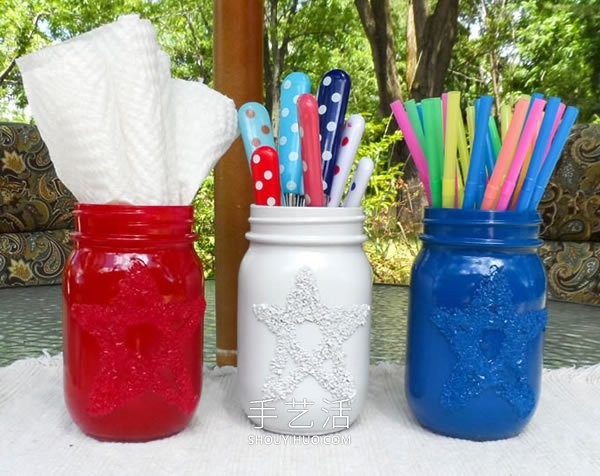 Reuse glass jars in a clever way! After spray painting, it will be made into a beautiful pen holder