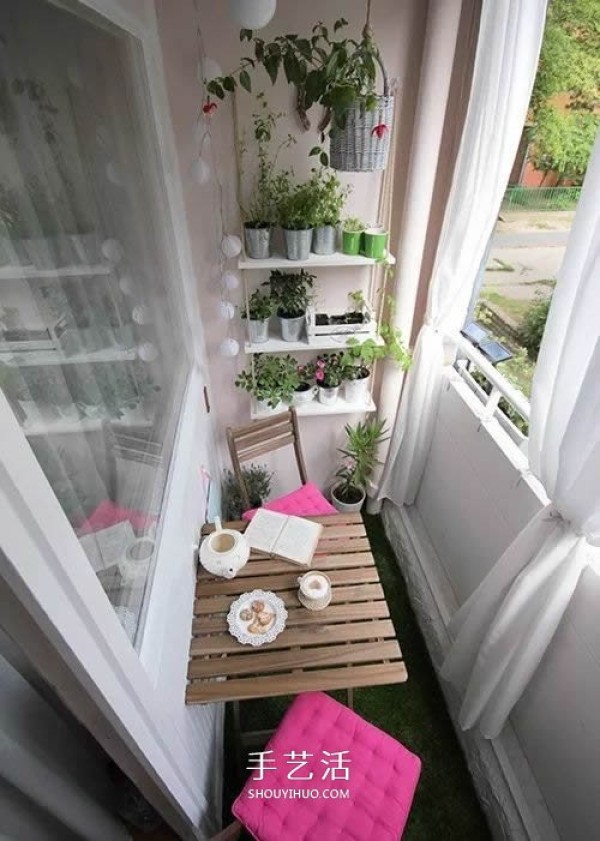 Pictures of flowers on a small balcony, beautiful and space-saving! 