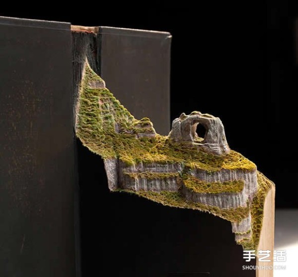 Super realistic book sculptures: It turns out that geography textbooks can also look like this! 