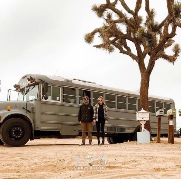 This couple transformed an ordinary school bus into a stylish tiny house