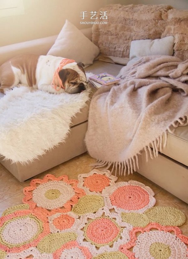 How to crochet a patterned rug to make your home brighter and warmer! 