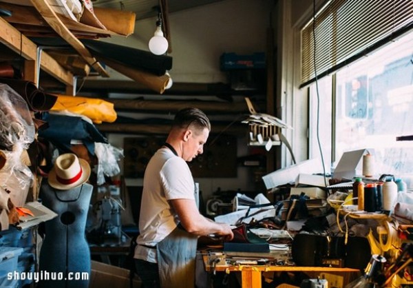 It was a carpenter who created a brand of handmade leather bags