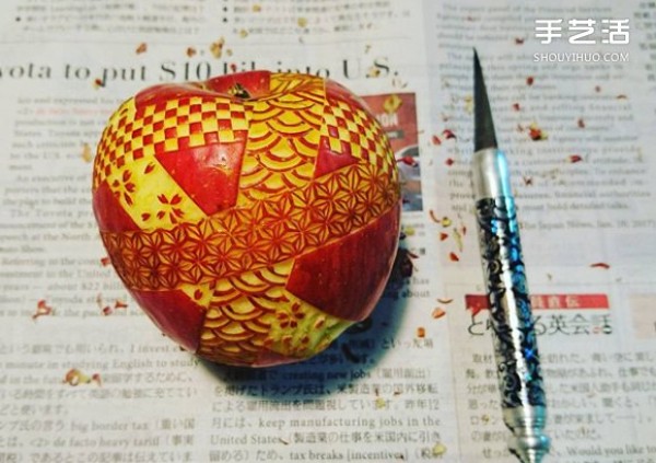 Food sculptor Gaku carves ordinary fruits and vegetables into works of art