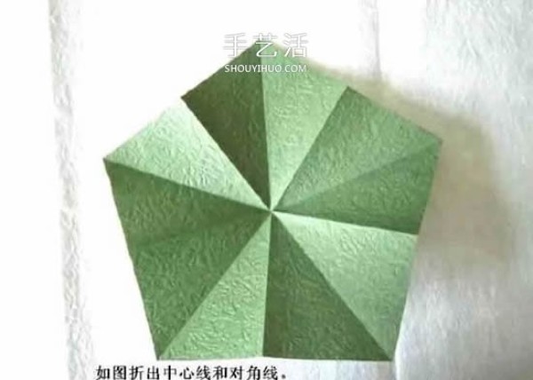 Origami flowers are essential! Illustration of the origami method of a simple calyx