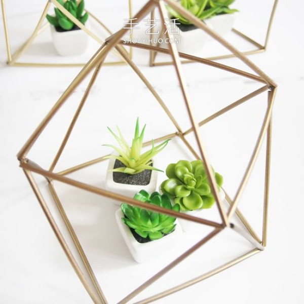 Illustrated tutorial on how to make your own geometric straw flower pots