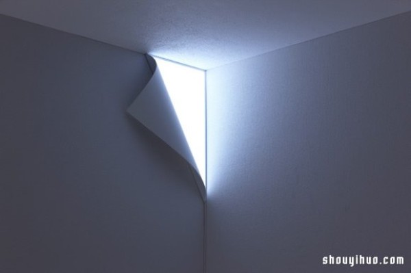 Stunning ultra-thin corner lamp designed by YOY–WORKS