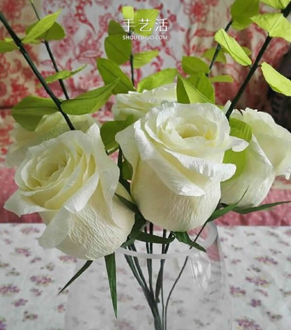 You can also make handmade paper vine roses with crepe paper