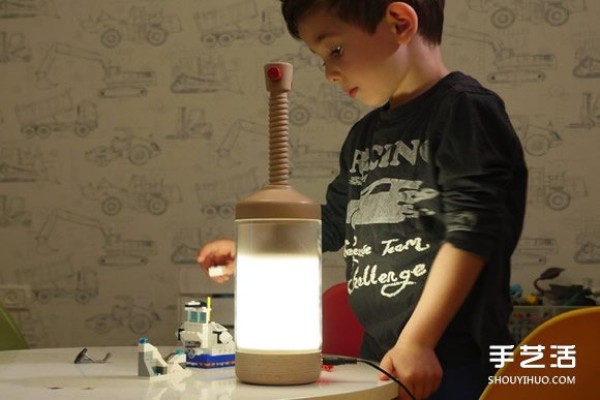 Press out the light! DiMo table lamp that looks like a French press