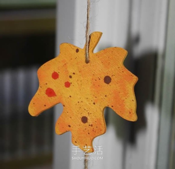 Illustrated tutorial on how to make your own autumn leaf decorations