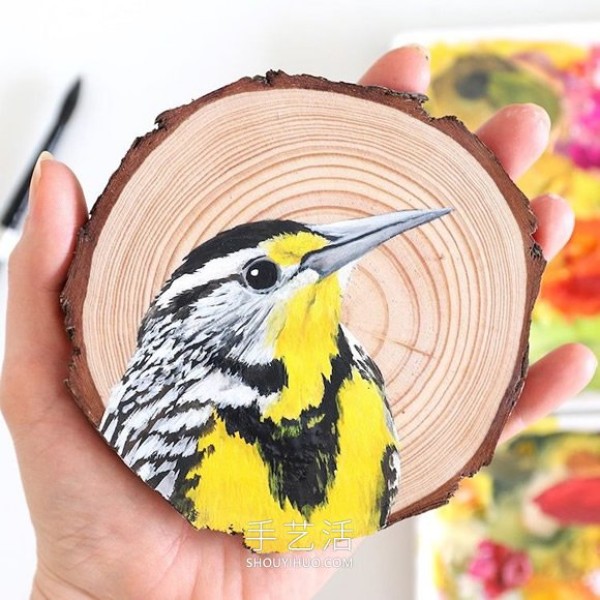 The artist spent 100 days painting 100 species of birds on wood chips