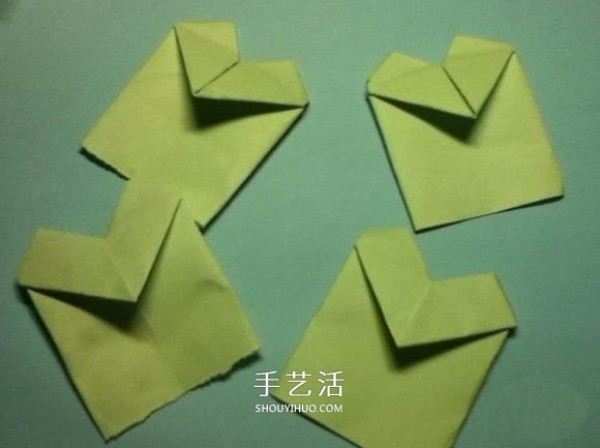 Fold four hearts to form a lucky four-leaf clover illustration