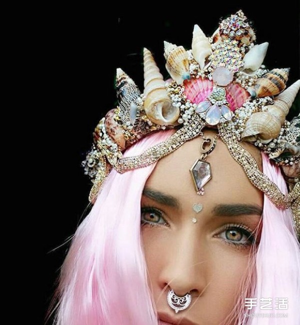 27-year-old Australian gardener: uses shells and jewels to make mermaid crowns