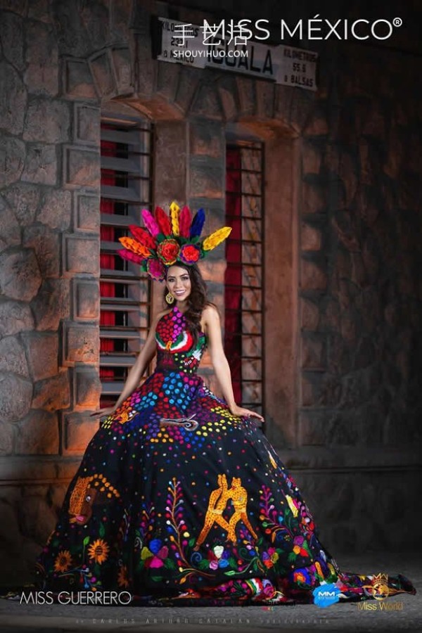 Miss Mexico wears traditional clothes to shoot fashion shoots, gorgeous and stunning! 