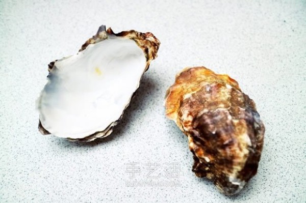 A simple way to make beautiful candles by reusing oyster shells