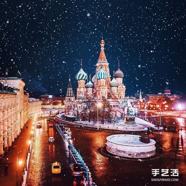 Moscow, like a northern wonderland, presents a dreamy fairy tale atmosphere