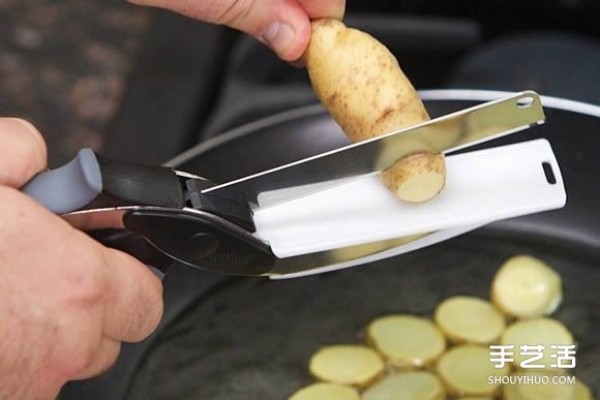 Clever Cutter is a labor-saving food cutter and a good helper for lazy people to prepare materials!