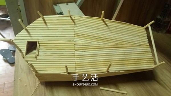 The ancient warship model is hand-made with disposable chopsticks