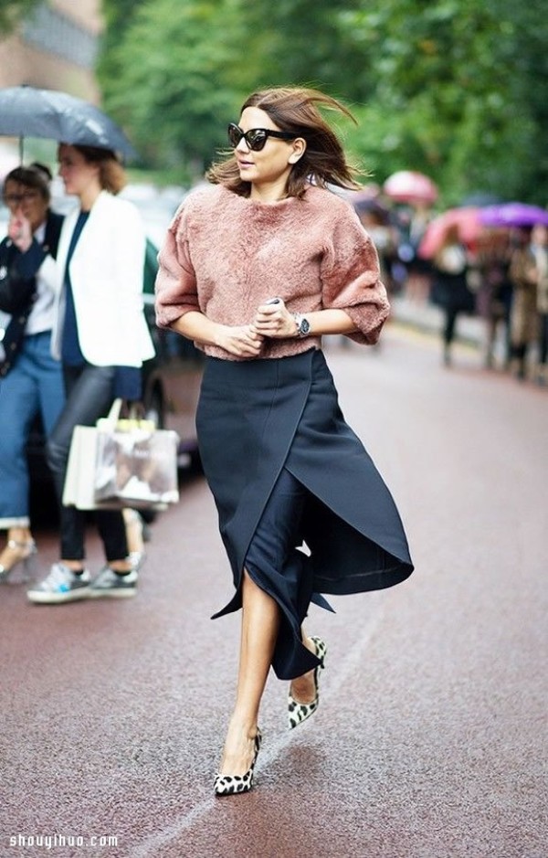 15 Mesmerizing Midi-Length Envelope Skirts to Wear as Spring is Coming