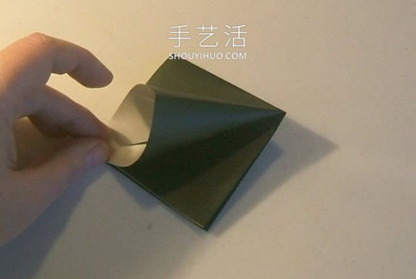 Detailed step-by-step diagram of how to fold a simple origami three-dimensional Christmas tree