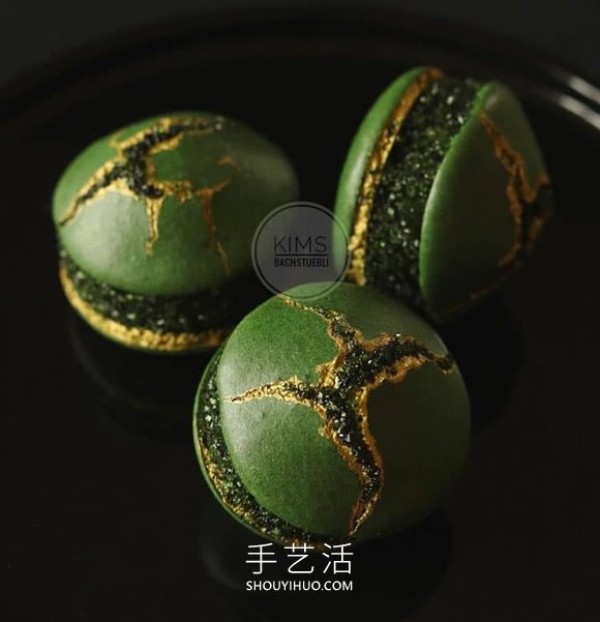 She transforms ordinary macarons into exquisite edible sculptures! 