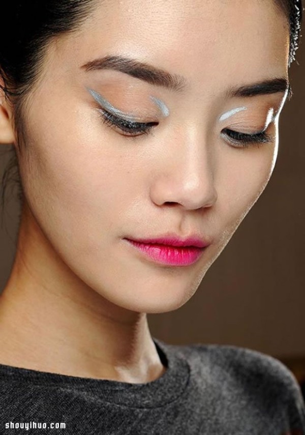 Boldly try bright lip gloss to add sexy highlights to your makeup