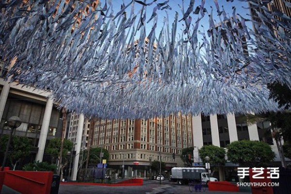 It is suspected that the Milky Way is falling in the sky? LiquidShard installation art work