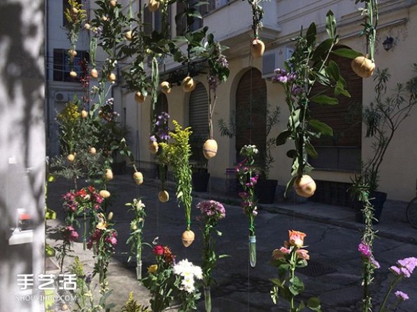 2,000 flowers are woven into a curtain for the spring facade of a Milan design studio