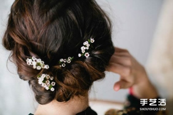 Four kinds of dreamy garlands for the bride and unconventional bridal headwear