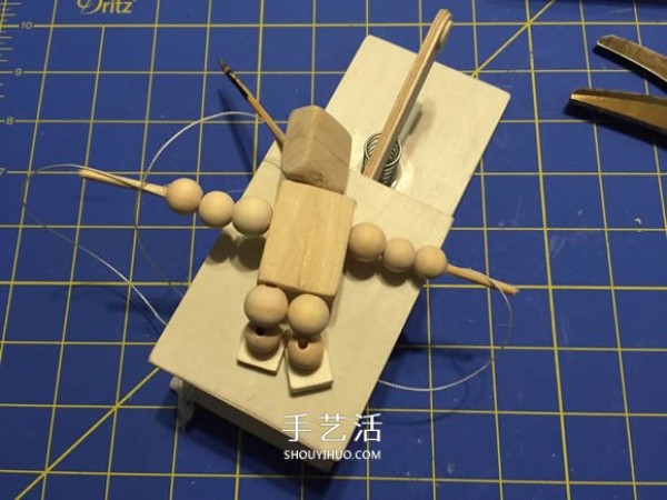 Illustrated tutorial on homemade dancing puppet toys