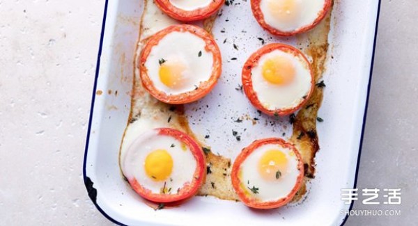 New way to eat breakfast: Crack eggs into tomatoes and bake them in the oven