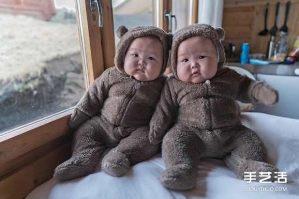 Photography of 8-month-old twin sisters of a popular star who was born prematurely