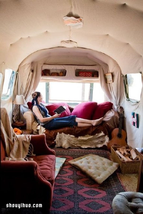 A minibus transformed into a cozy RV will take you around the world~