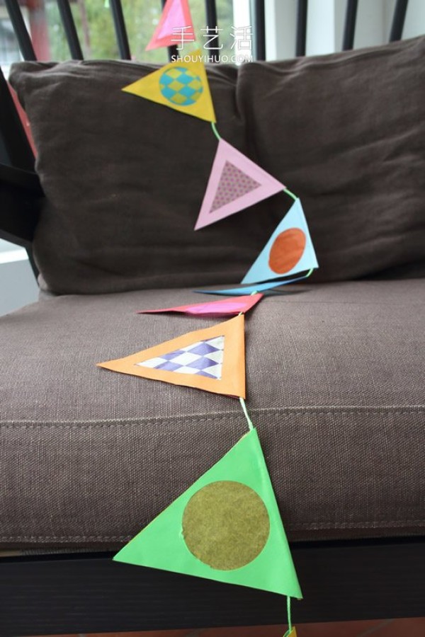 Illustrated tutorial on how to decorate a homemade triangular flag