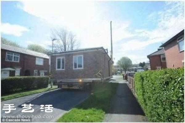 Houses can also be delivered by express delivery. See how the British build houses~