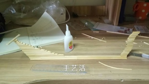 The ancient warship model is hand-made with disposable chopsticks