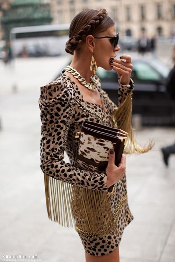 The best tips for style experts to match gold chain accessories