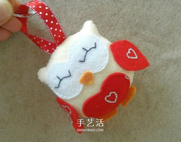 A Valentines Day gift for your boyfriend! Homemade fabric owl key ring pendant