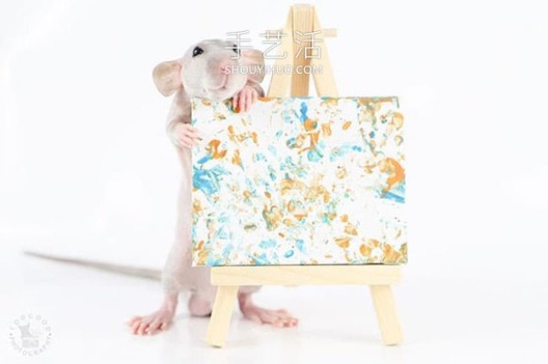 The miniature paintings created by the talented mouse have been sold out! 