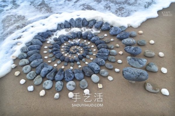 Building art on the beach! A pleasing stone collage