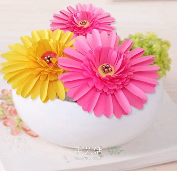 Illustration of beautiful three-dimensional daisy made by hand with colored paper