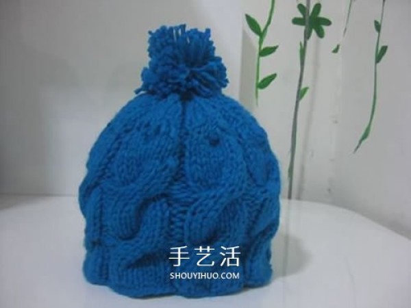 Illustrations of knitting a cute and playful hat with braided woolen hats