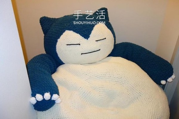 Perfect Pokémon! Giant hand-crocheted Kirby bean bag sofa