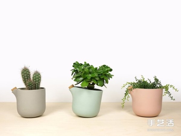 Waisted waist, I am short of water! Self-balancing flower pots make watering traceable