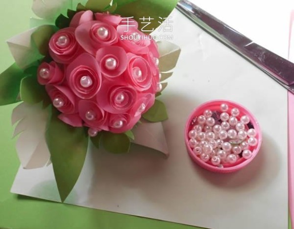 Illustrated tutorial on how to make simple paper rose balls