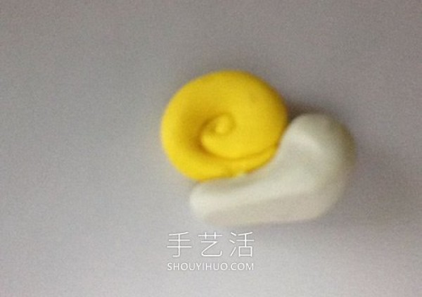 Tutorial on how to make a snail pendant by hand with ultra-light clay