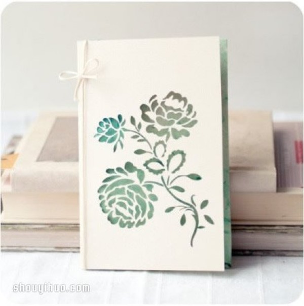 Appreciation of a set of paper-cut card works with beautiful patterns