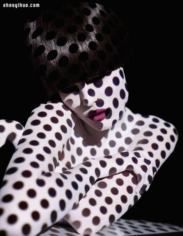 Light and shadow create the most fashionable dots and stripes