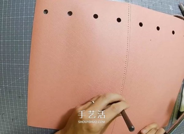 Detailed step-by-step diagram of how to make a homemade mini leather bucket bag