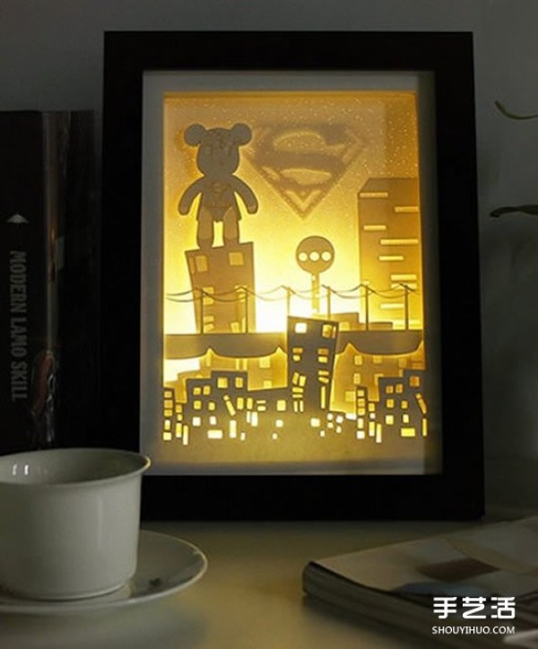 The picture of the exquisite paper carving night light seems to hide the magical fairy tale kingdom